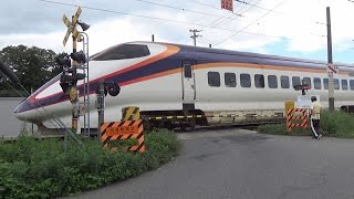 山形新幹線の踏切 Yamagata Shinkansen Level Crossing Youtube