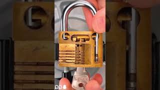 Mira Cómo Lo Funciona La Cerradura De Un Candado