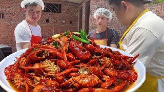 【超小厨】今年小龙虾是真便宜，10元一斤小伙买了25斤，给员工伙伴们加餐太香了！
