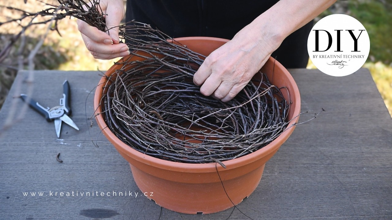 Velikonoční dekorace: Inspirace na snadnou přírodní velikonoční výzdobu do zahrady i na balkon