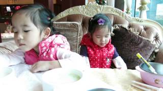 Aliza & Naomi 2016031701