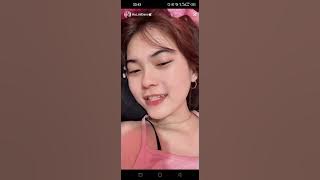 Cwe cantik, halu main lidah sambil tiduran 