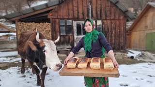 Meet the Mysterious Woman Living Alone in the Mountains and Her Poppy Seed Bread!