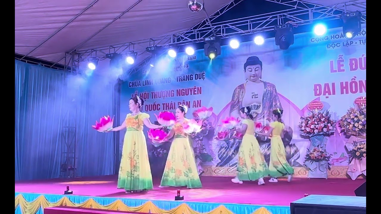 Lạy phật Quan Âm