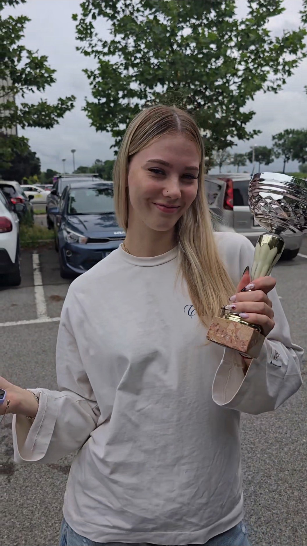 LAURA🏆 - YouTube