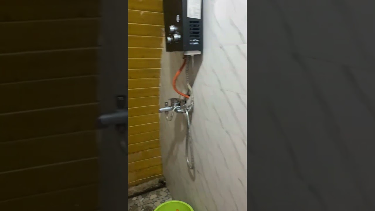 pemandangan dari jendela cottage di the lawu park 