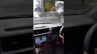 cara berhenti mobil manual injak rem dulu atau injak kopling dulu ?