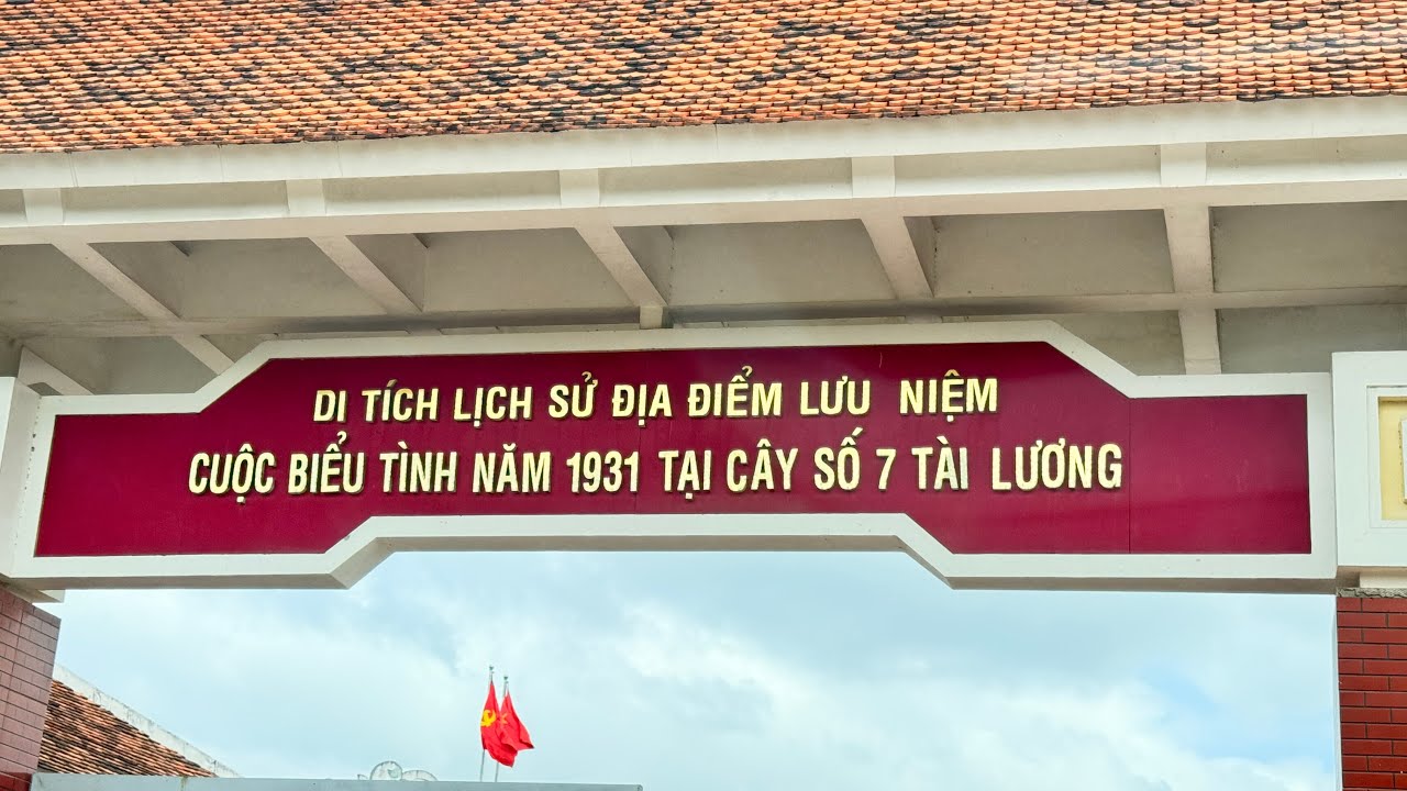 Đường tránh phường Tam Quan theo hướng Bắc Nam từ cây xăng ql1A rẽ phải go 7km đến ngã ba Bình Minh.