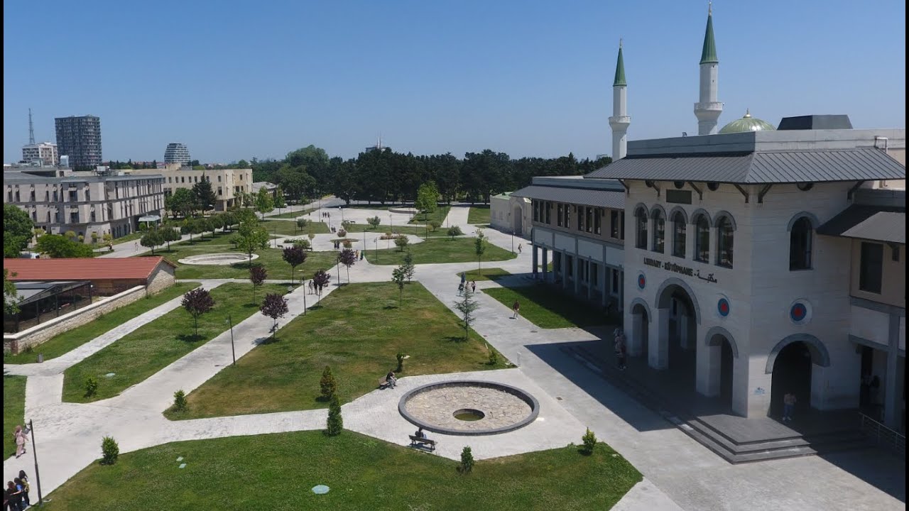 نمای محوطه پردیس هالکالی دانشگاه صباحالدین زعیم