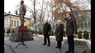 В Москве Открыт Памятник Александру Солженицыну