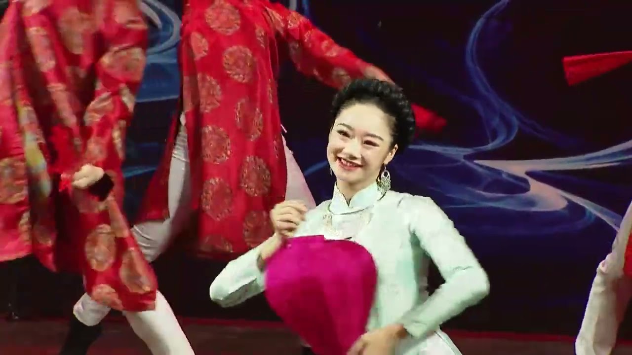 Múa: Ánh Trăng Đỏ -  Múa Đèn Lồng