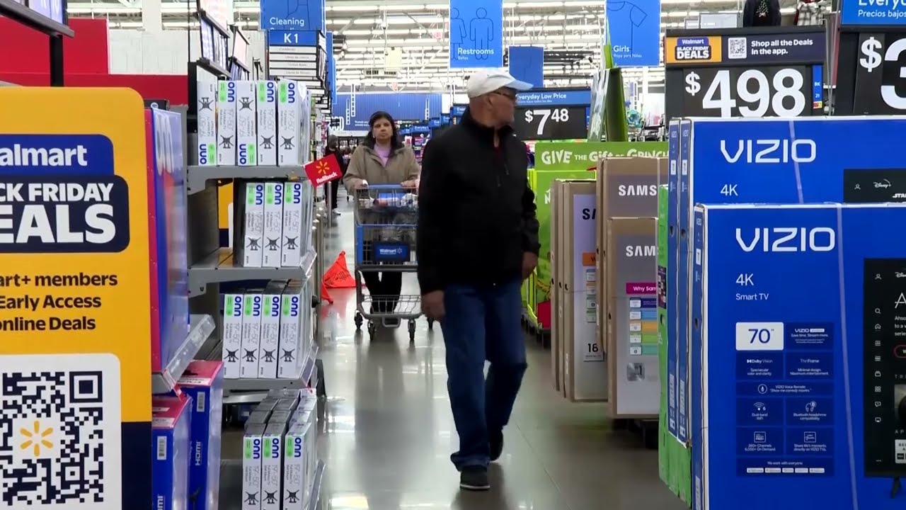 The Black Friday paradox: more shoppers, fewer dollars | REUTERS