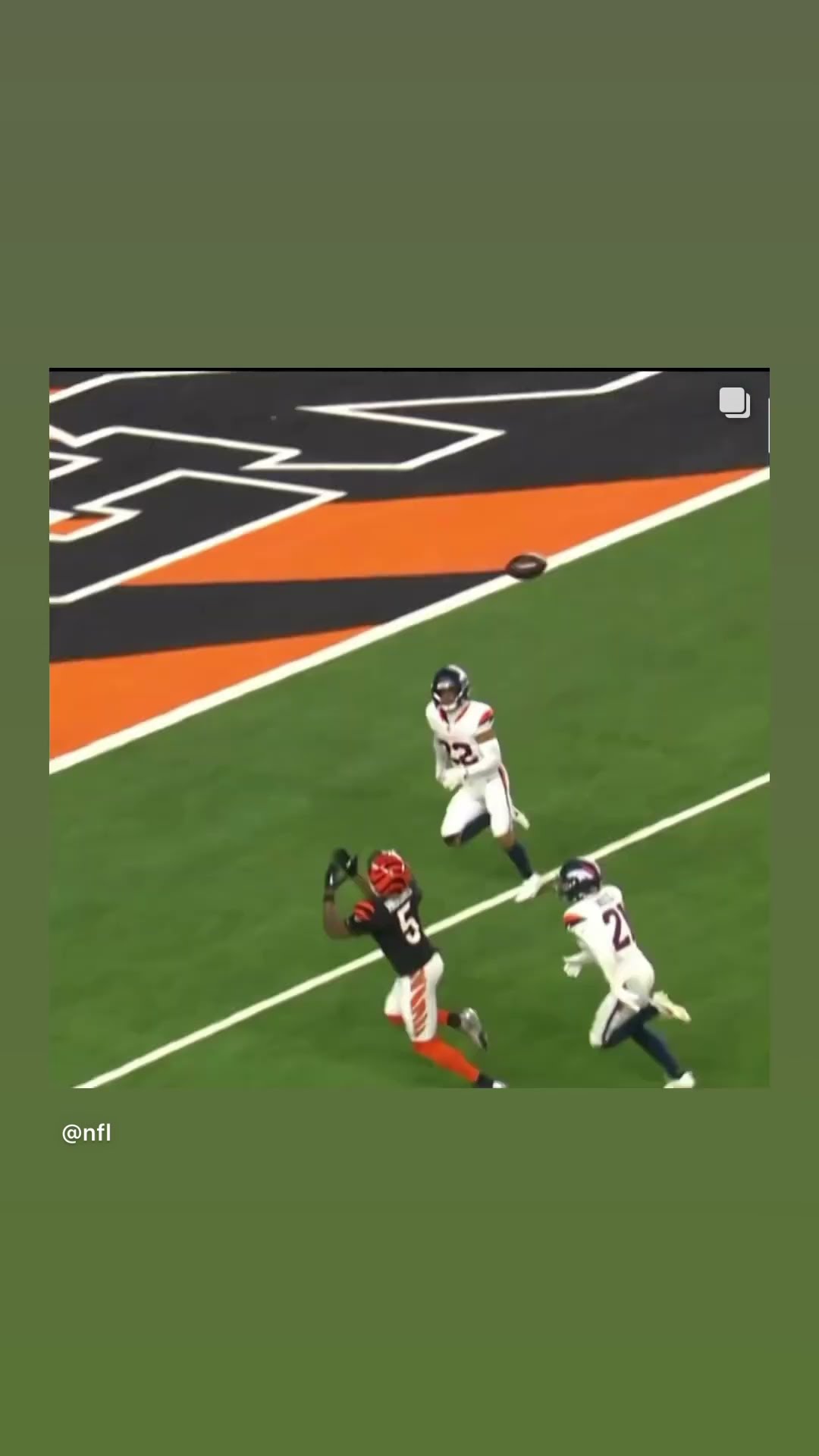 Going deep #hoodnews #joeburrow #bengals #teehiggins #catch #broncos #omg #how #wow #football #pass