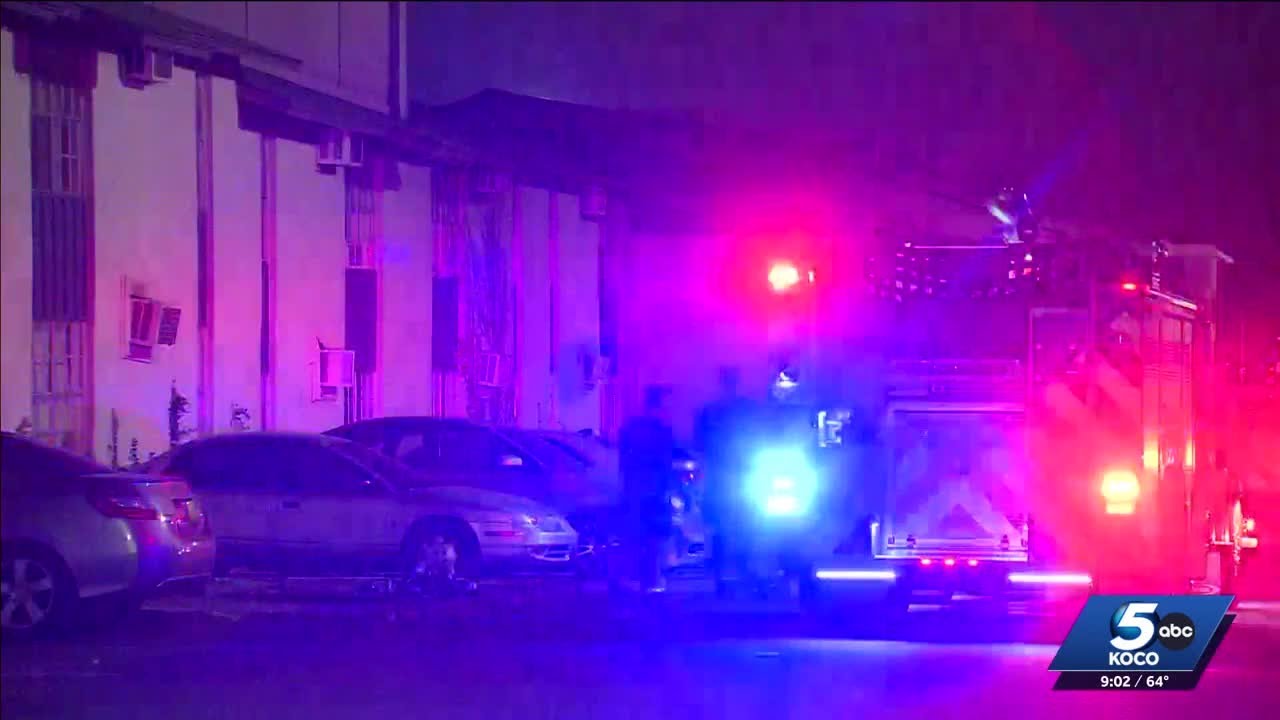 Firefighters put out flames at northwest Oklahoma City apartment - YouTube