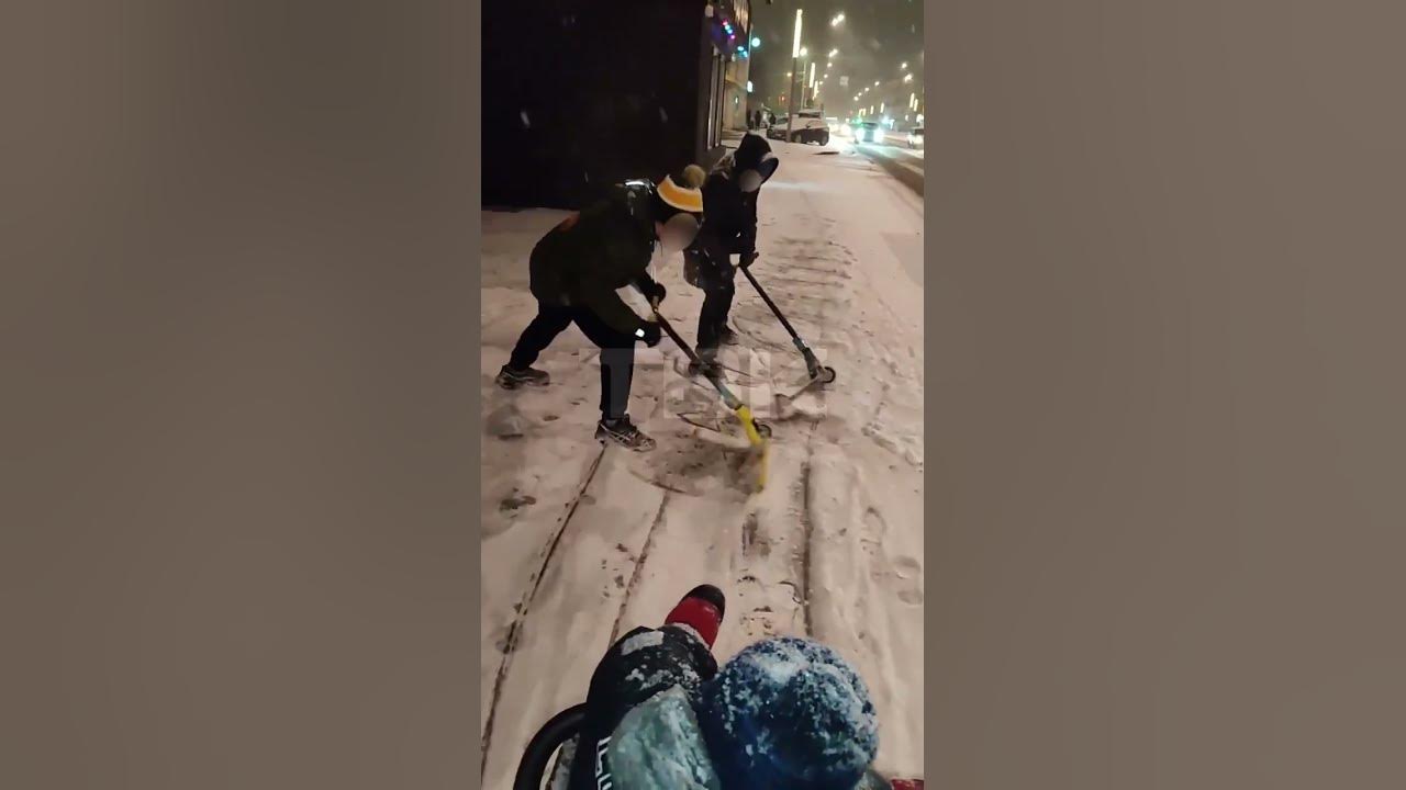 Чистить снег бывает весело - YouTube