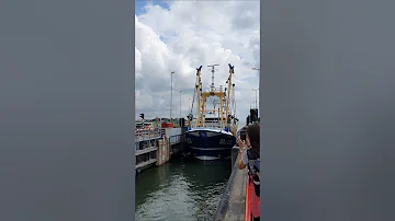 ??? Vlissingen Netherlands ???? Sluicebox @TravelwithHugoF  #boatlock #sluicebox #sluice #sluis