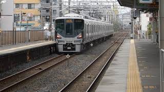 JR阪和線　久米田駅1番ホームを225系5000番台快速が通過