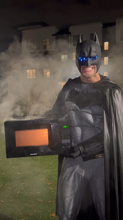 BATMAN: Honeybuns for the homeless in Gotham #batman #shorts