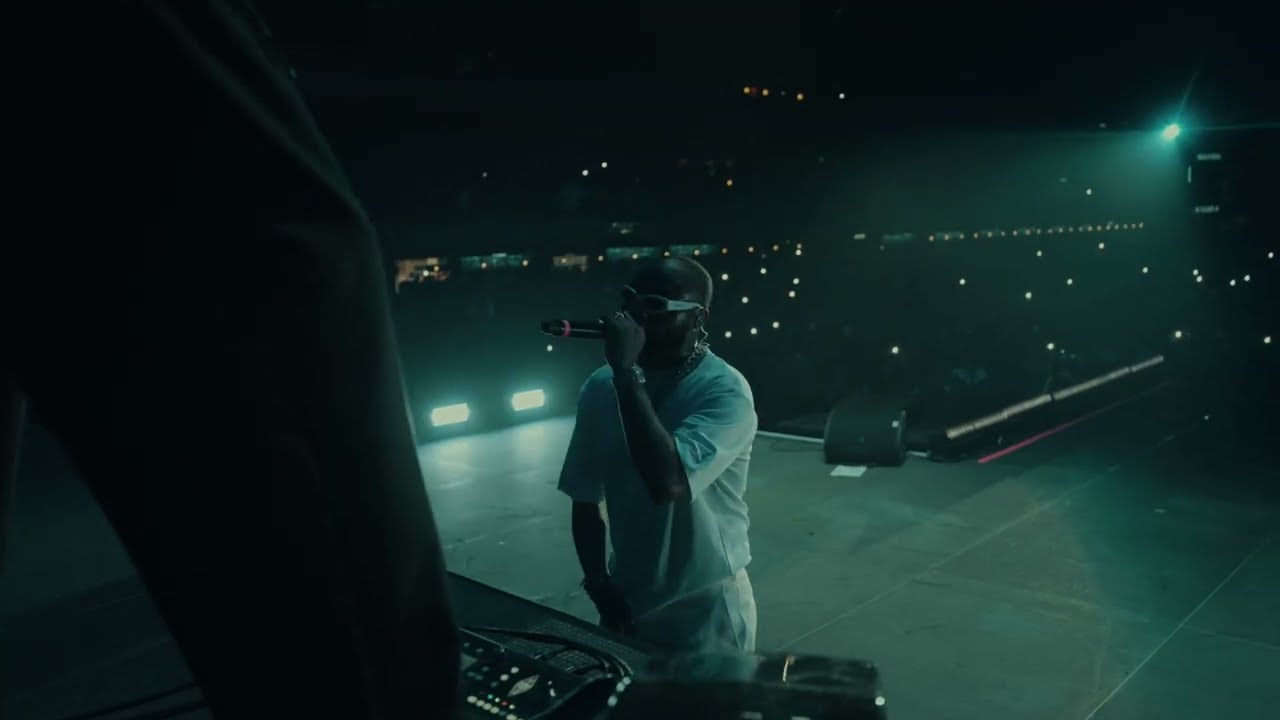 Davido – Aye (5ive Alive Tour, Minneapolis) (Kingsmen Cam) Davido – Aye (5ive Alive Tour, Minneapolis) (Kingsmen Cam)