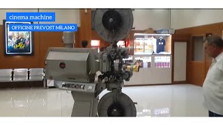 Cinema Machine Tabri̇z İran Bir Sinemanın Lobisi Ve Makineyi Yakından Inceleme