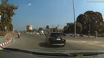 Driver Avoids Peculiar Man in Traffic || ViralHog