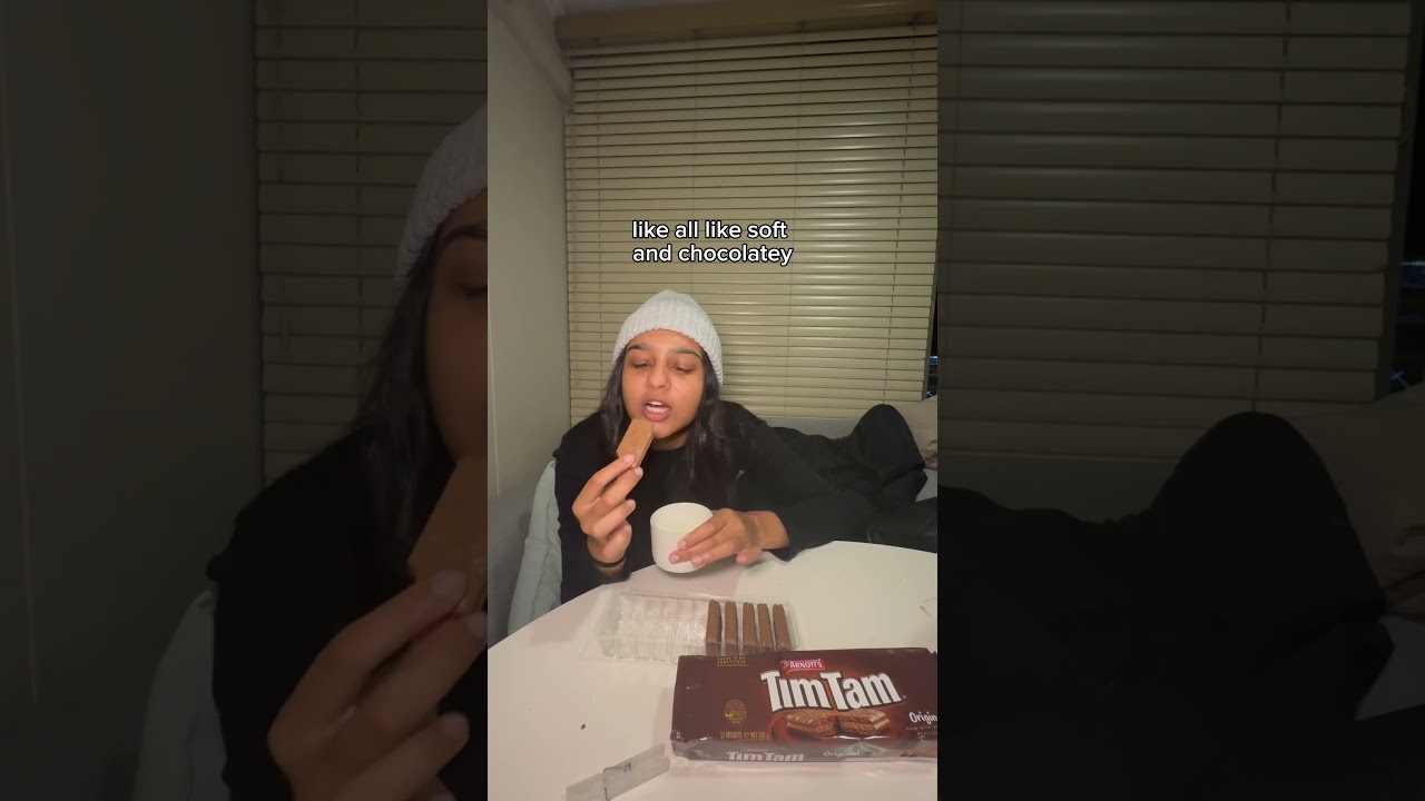 Eating a Tim Tam slam for breakfast 🙌💃🏽