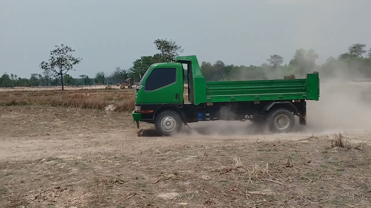 #รถแม็คโครลอกนาตักดินใส่รถดั้ม#ประทีปนคร 