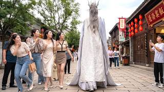 WOW! Giant Handsome Hanfu Cosplay Owns the Streets! Street Reactions ❤️