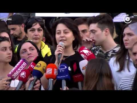 სტუდენტ გოგონას, რომელიც აქციაზე პარტიულობას გაემიჯნა, ორგანიზატორმა მიკროფონი წაართვა