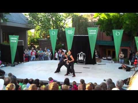 The opening number of Nanda on the Green Show stage at the Oregon Shakespeare Festival. NW Legend Tour Dates: http://www.nandatown.com/jacketdates.html Websi...