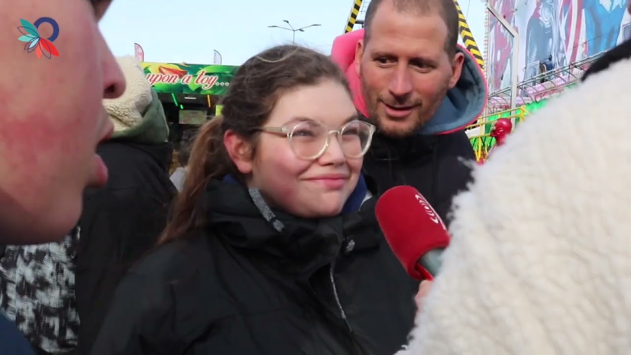 Des jeunes accompagnés par Ornéode s'amusent à la Foire de la Chandeleur d'Alençon !