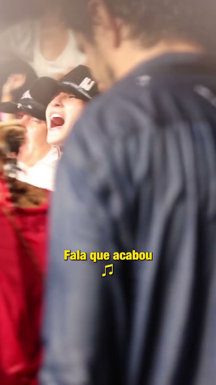 A nossa turma é assim ? Se não for pra cantar assim até de baixo de chuva eu nem vou! ?