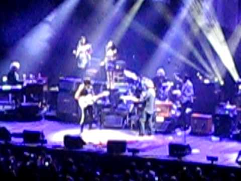 Jeff Beck and Eric Clapton  slide guitar solo  Shake Your Money Maker   Madison Square Garden
