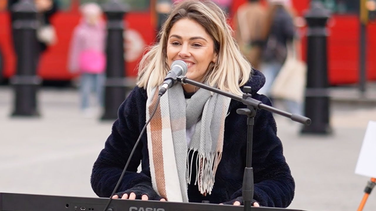 Leonard Cohen 'Hallelujah' by Serka in Trafalgar Square, London, February 2025