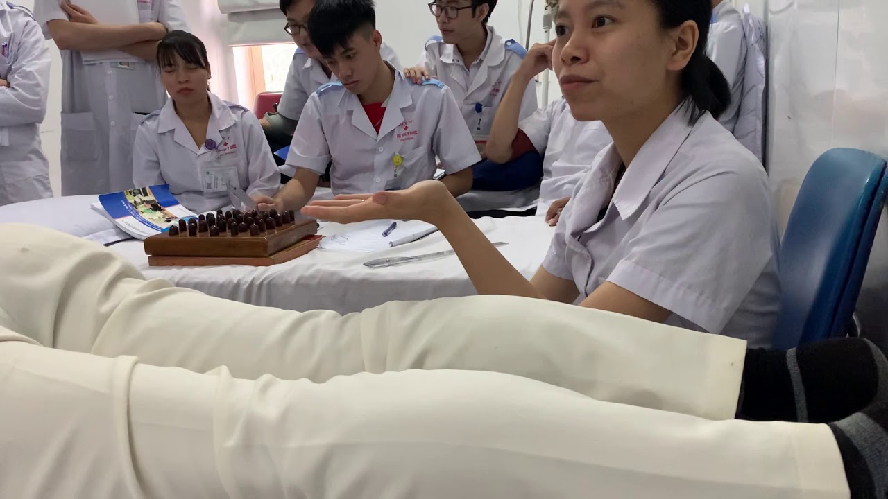 Đo tầm vận động,thử cơ lực khớp gối,háng,cổ chân