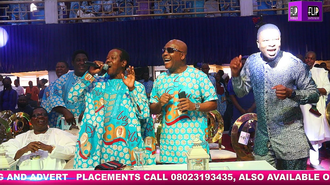  EBENEZER OBEY SINGS ALONG WITH SUNNY ADE, SHINA PETERS AND BIDEMI OLAOBA'S  SPECIAL RENDITION