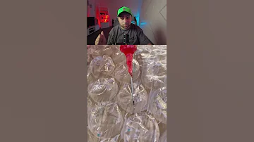 واحد غريب وقف طفله عندها ثمان سنين 
