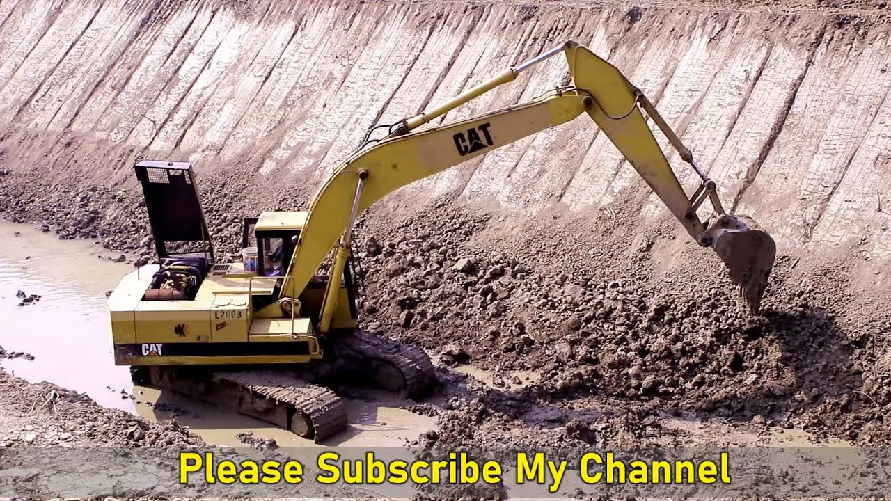 long excavator । Long Reach Excavator Digging Clearing Mud From The ...