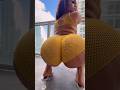 queen_nynyirene twerking and shaking her ass