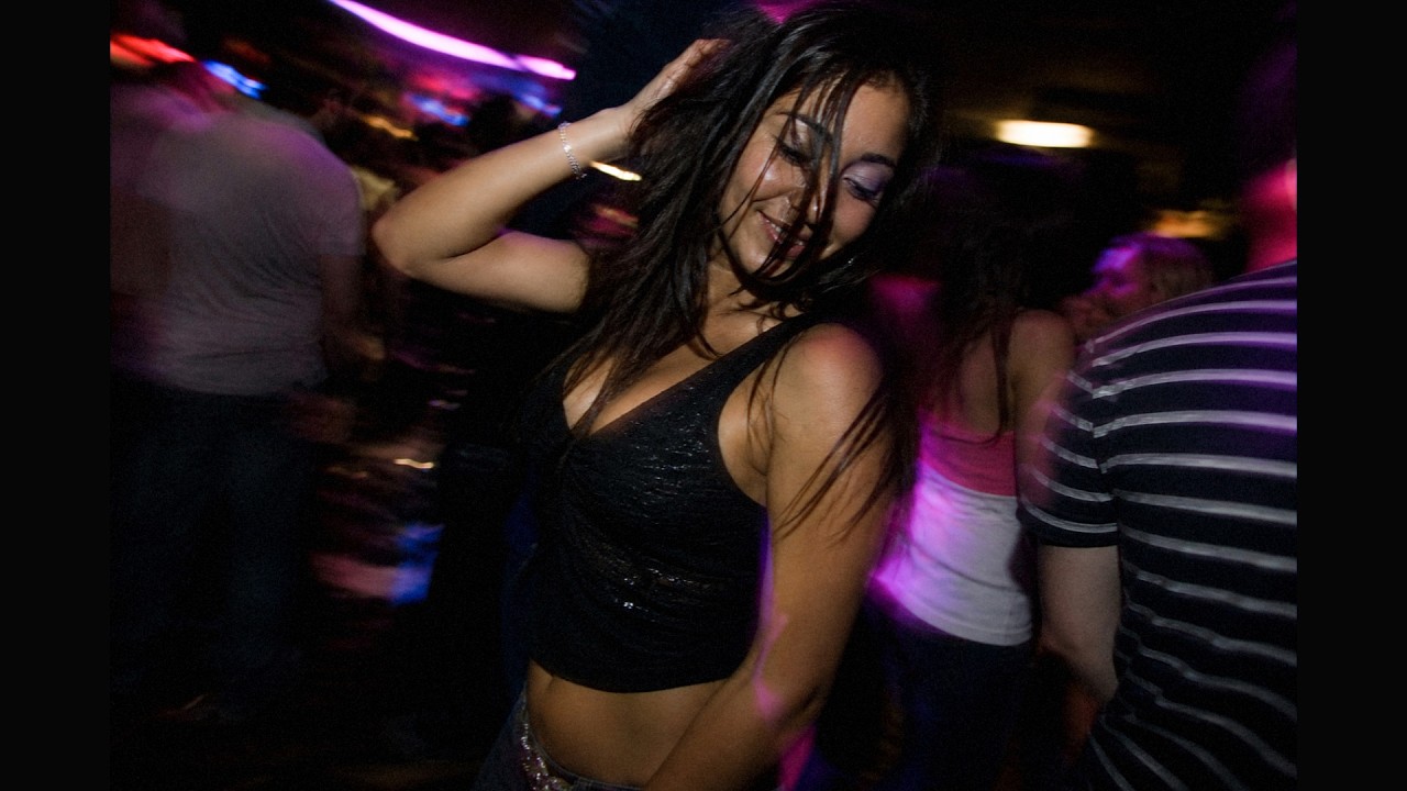 Guarda 2000s Dance Pop Type Beat | "Tonight" | Club Instrumental - 120 Bpm su YouTube Guarda 2000s Dance Pop Type Beat | "Tonight" | Club Instrumental - 120 Bpm su YouTube