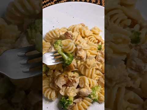 Паста с курицей и брокколи. Справиться даже ребенок