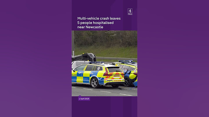 Car crash leaves 5 people hospitalised