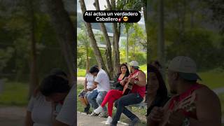 Asi actúa un caballero❤️😍 #amor #pareja #shortviral #youtubeviral #enamorada o