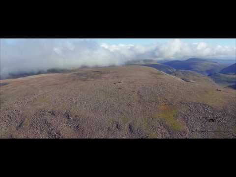 Video: Raksasa Kelabu Bersenjata Panjang Dari Gunung Ben Macduy Di Scotland - Pandangan Alternatif