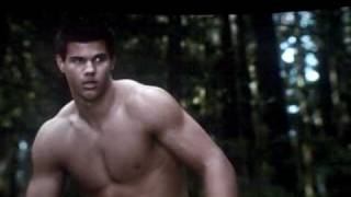 The Twilight Saga --NewMoon--  Official Movie Theatre Trailer !