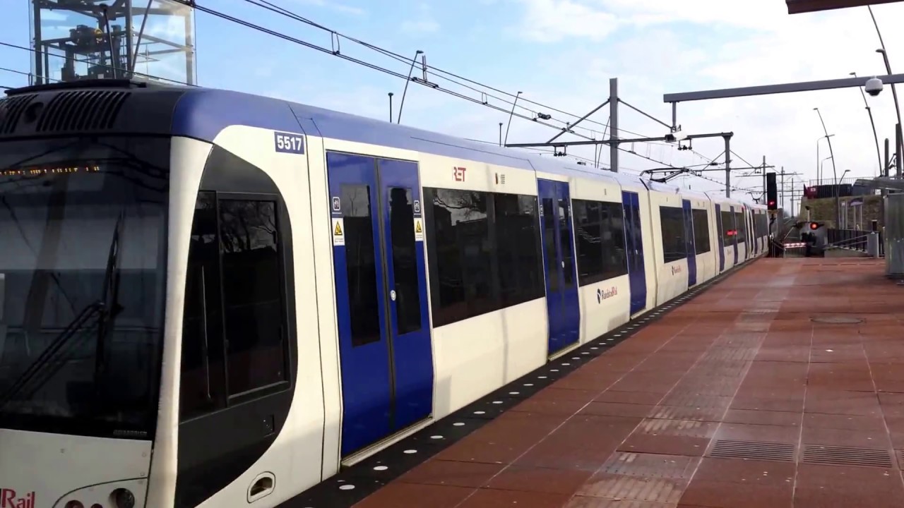 Randstadrail vertrekt van Pijnacker Centrum