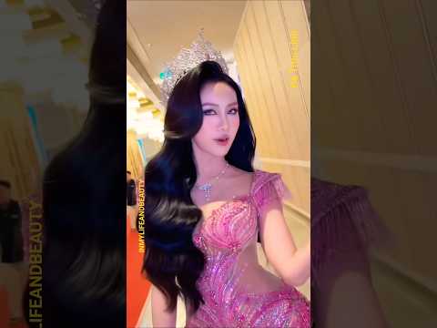 Layout siêu cute chuẩn Beauty Queen của HH Hà Trúc Linh tại thảm đỏ họp báo Hoa Hậu Việt Nam 2026