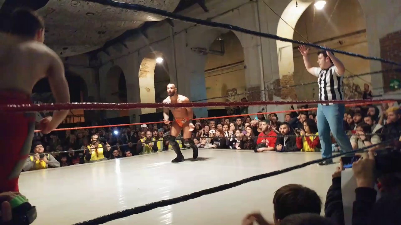 King Ricochet (Prince Puma) vs A-Kid (White Wolf Wrestling) in Spain ...
