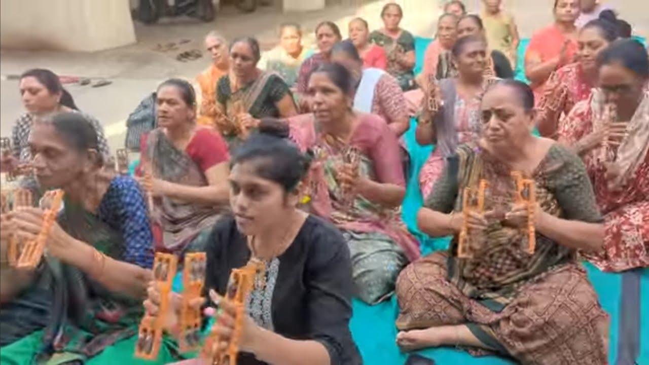 બે કીર્તન લખેલછે🌹જશોમતી તમારા કાનુડાને વારો🌹પ્રેમની દોરીયે બંધાણો મારો શામળોરે🌹નયનાબેનના મધુર સુરથી 