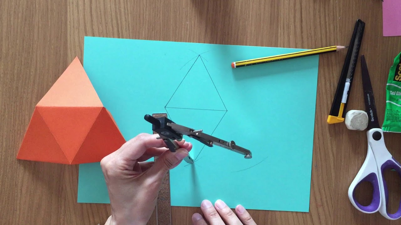 Le compas c'est magique! Faire une pyramide à base triangulaire (méthode simple)